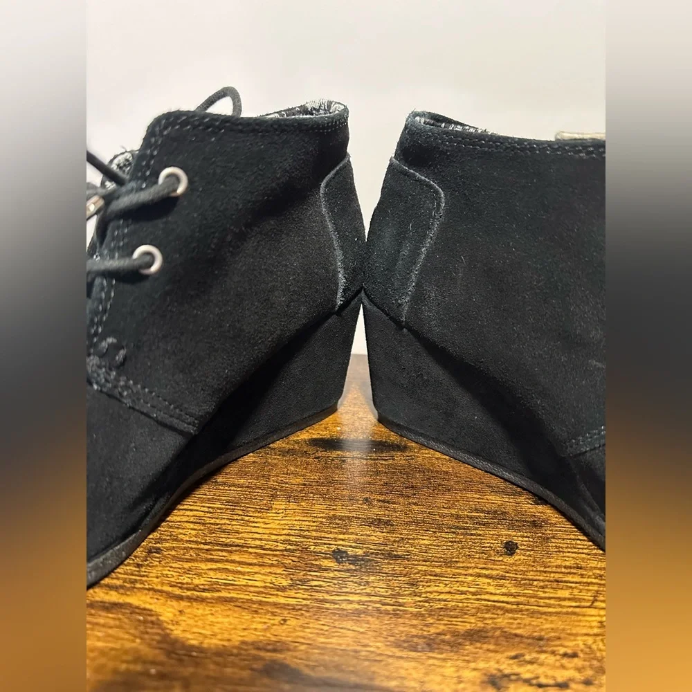 Toms Women’s Black Suede Wedge Booties Size 7.5